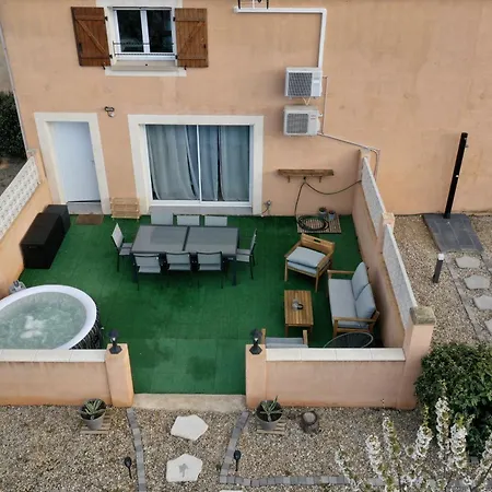 Vigneronne Moderne Piscine Et Jaccuzi Vila