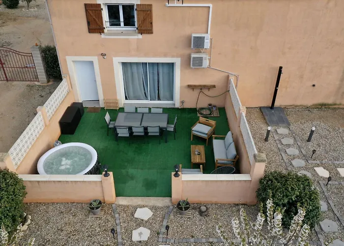Vigneronne Moderne Piscine Et Jaccuzi Βίλα